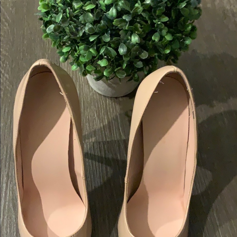 Nude Pumps! - Picture 4 of 9